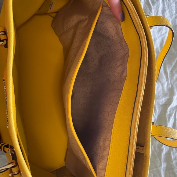 Michael Kors Jet Set Saffiano Tote Yellow - Picture 7 of 9